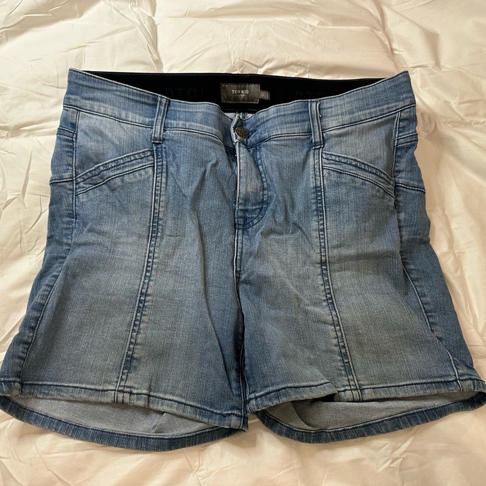 torrid Light Wash Panel Seam Denim Shorts